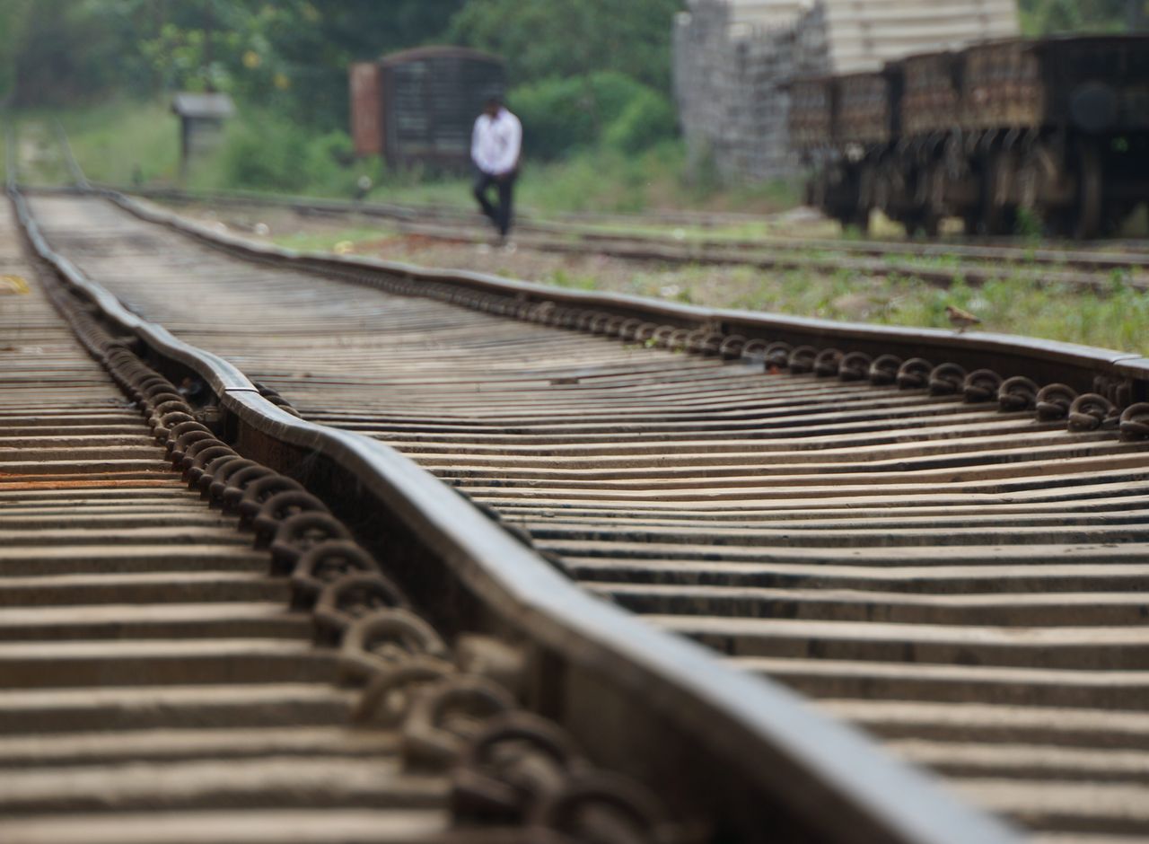 rail tracks showing thermal expansion analysis